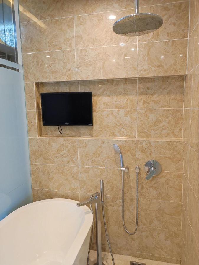 Dorsett Bukit Bintang, Premium Bed, Bathtub, Starhill Pavilion, Netflix, Infinity Pool Kuala Lumpur
